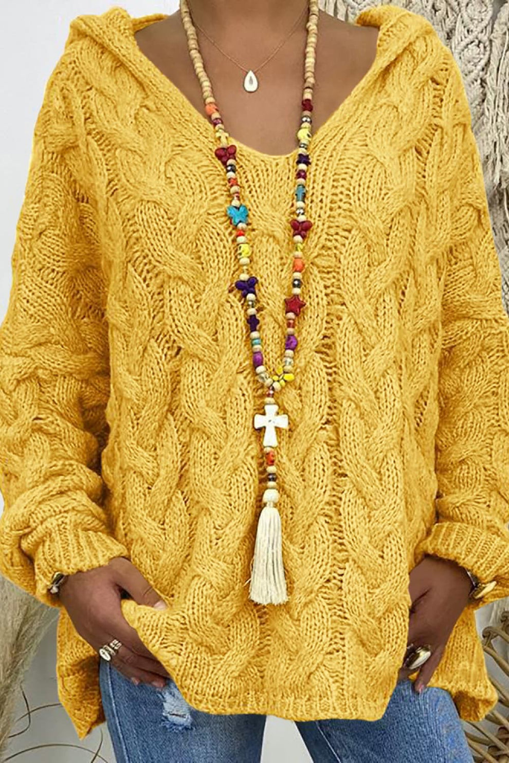 Sweaters made of soft cable knit with hood for women