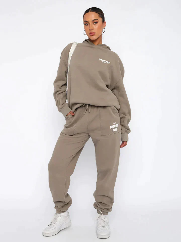Ernesti -Puzen sweater set for women with a modern backendailna