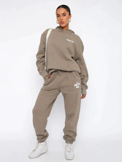 Ernesti -Puzen sweater set for women with a modern backendailna