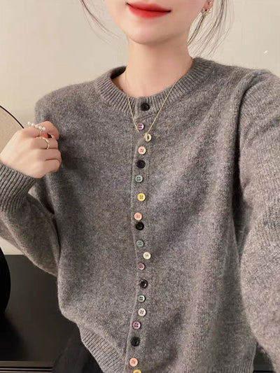 Vana | Timeless Buttoned Top