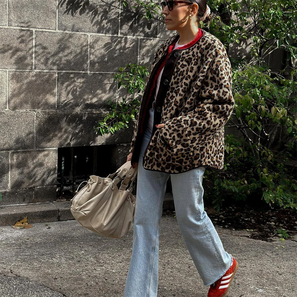 Leah | Jacket with an O-neck and leopard print
