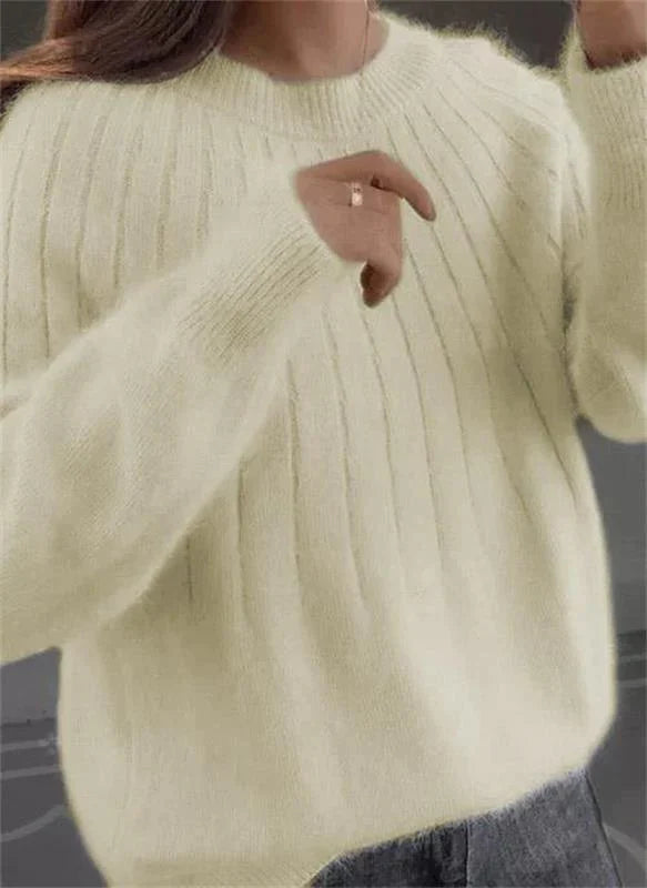Fluffy knitting sweater made of acrylic fiber for women