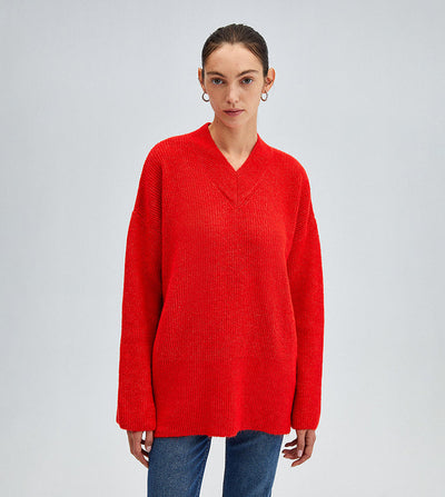 Sweater with hood in red for a casual and comfortable look for women