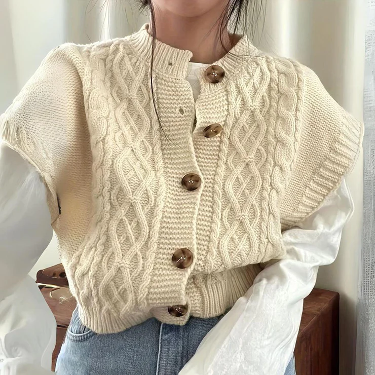 Warm women braid pattern - stylish & comfortable