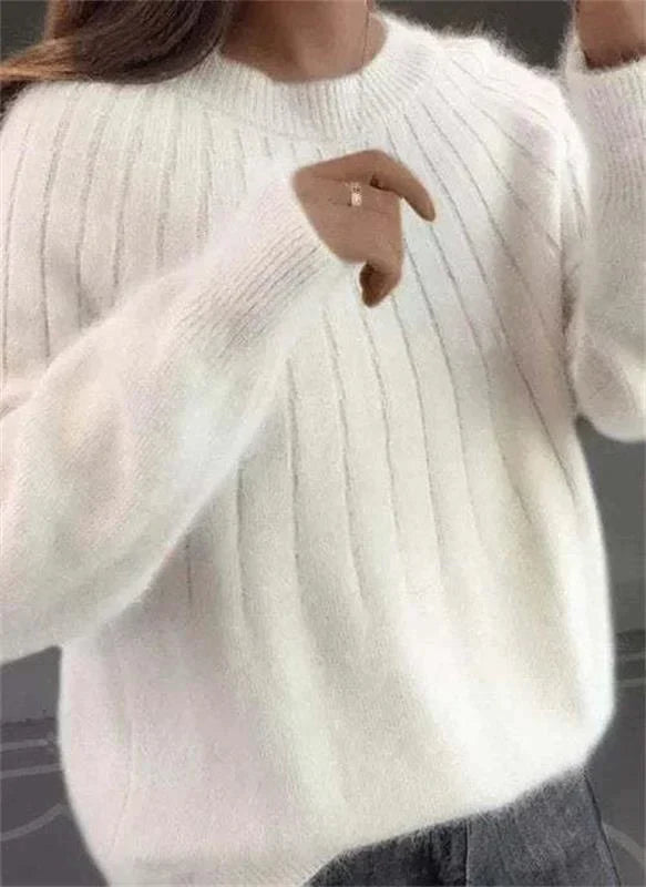 Fluffy knitting sweater made of acrylic fiber for women