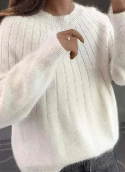 Fluffy knitting sweater made of acrylic fiber for women