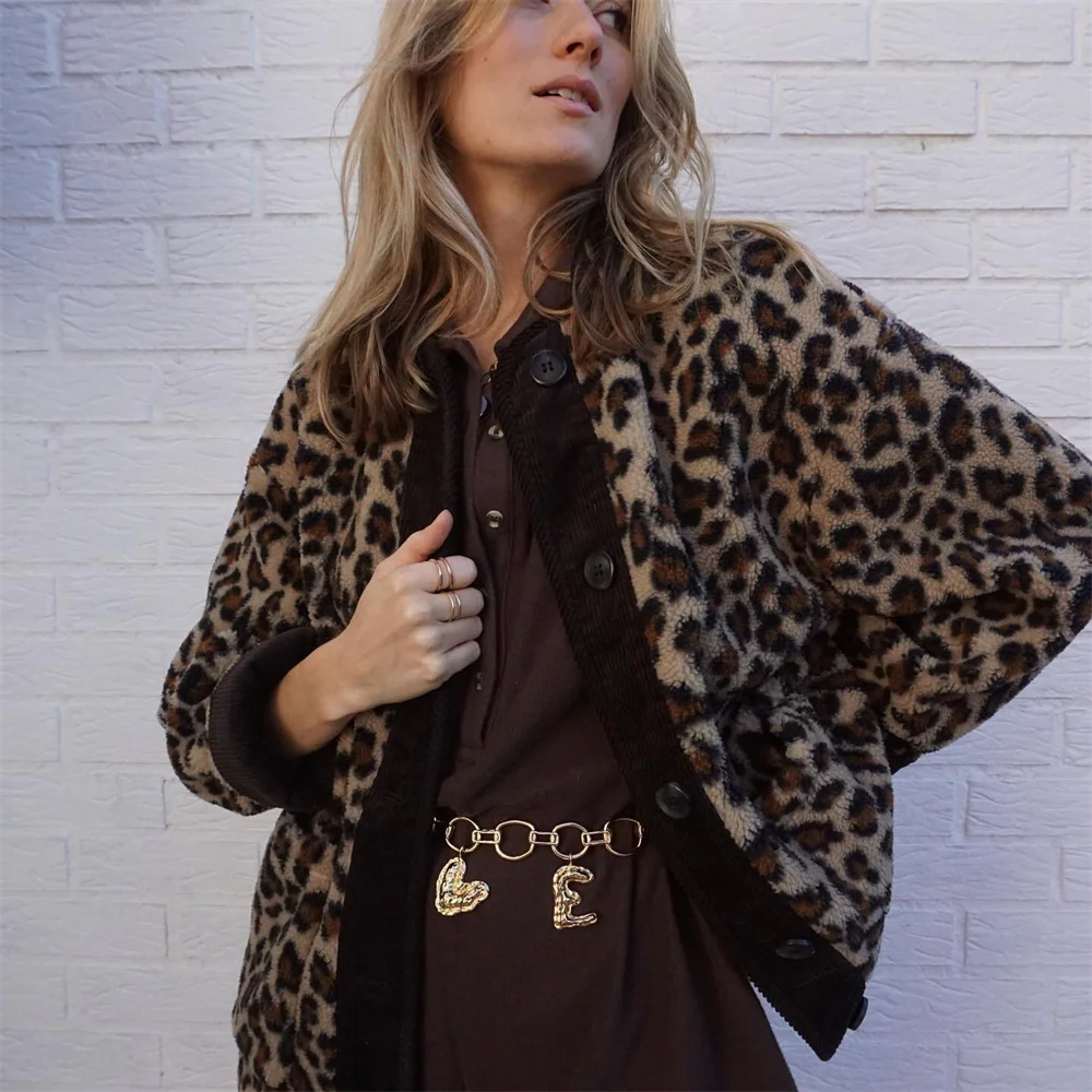 Leah | Jacket with an O-neck and leopard print