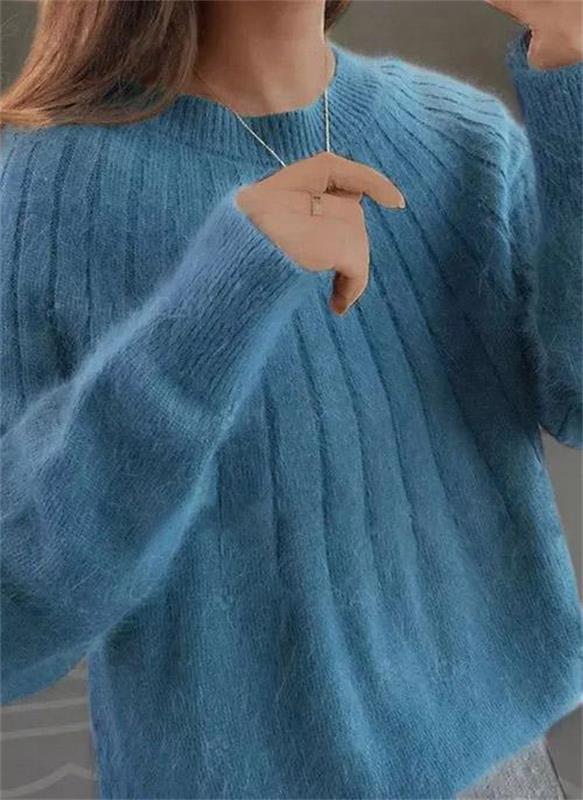 Fluffy knitting sweater made of acrylic fiber for women
