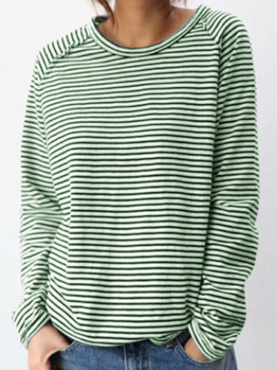 White-black sweater: timeless basic for cold days
