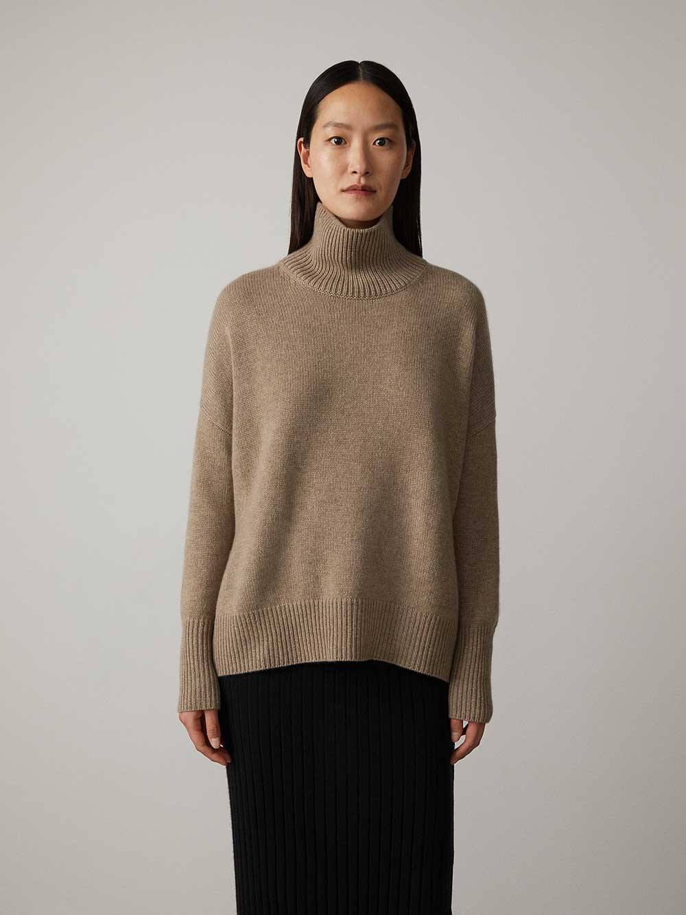 Sweater made of luxurious cashmere mix with turtlenecks