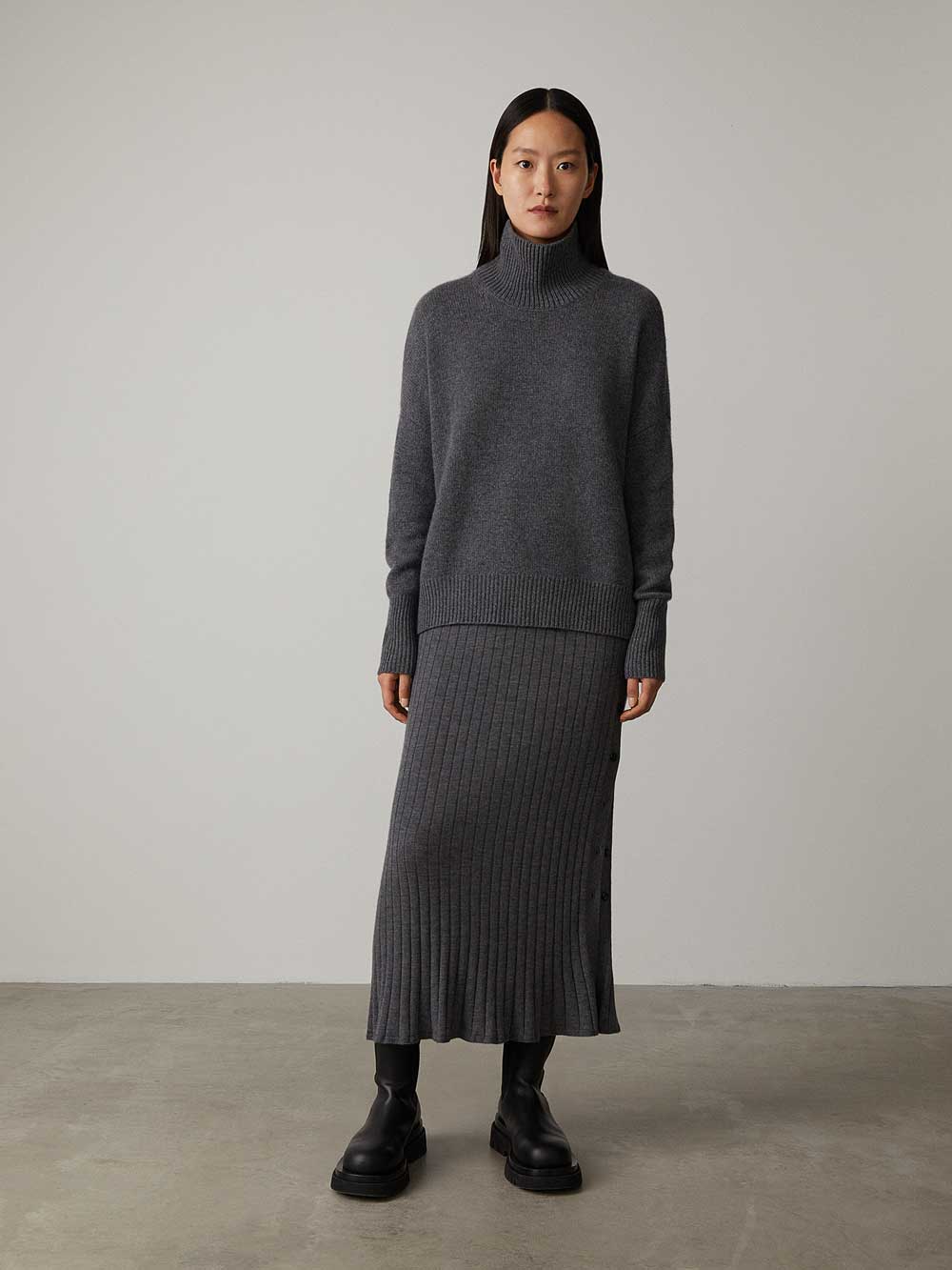Sweater made of luxurious cashmere mix with turtlenecks