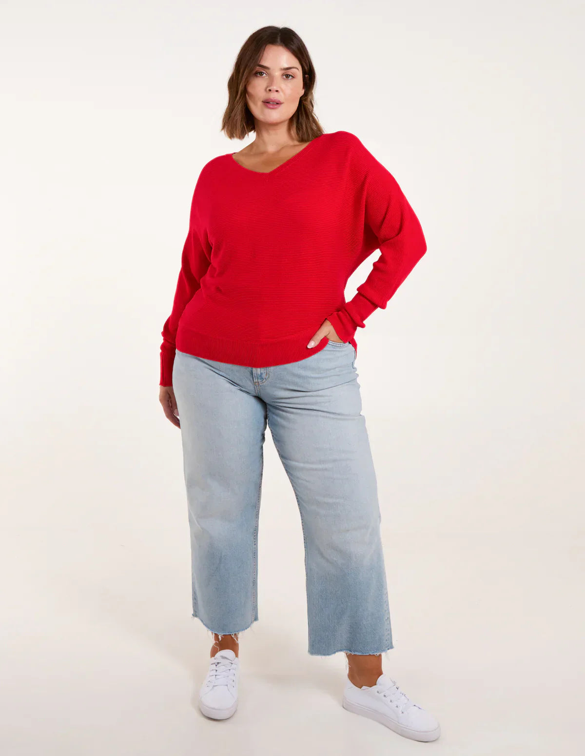 Sweater with hood in red for a casual and comfortable look for women