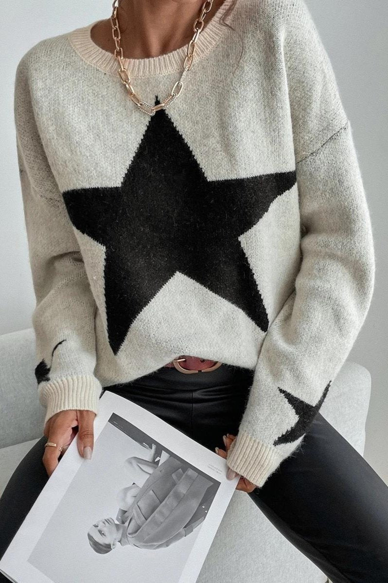 Long -sleeved women's sweater with star print for cool days