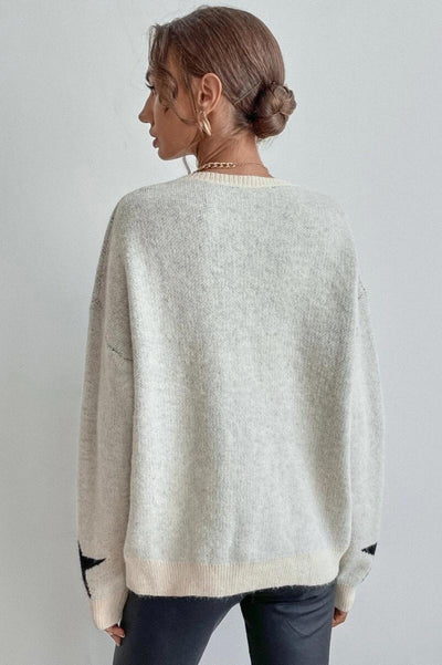Long -sleeved women's sweater with star print for cool days
