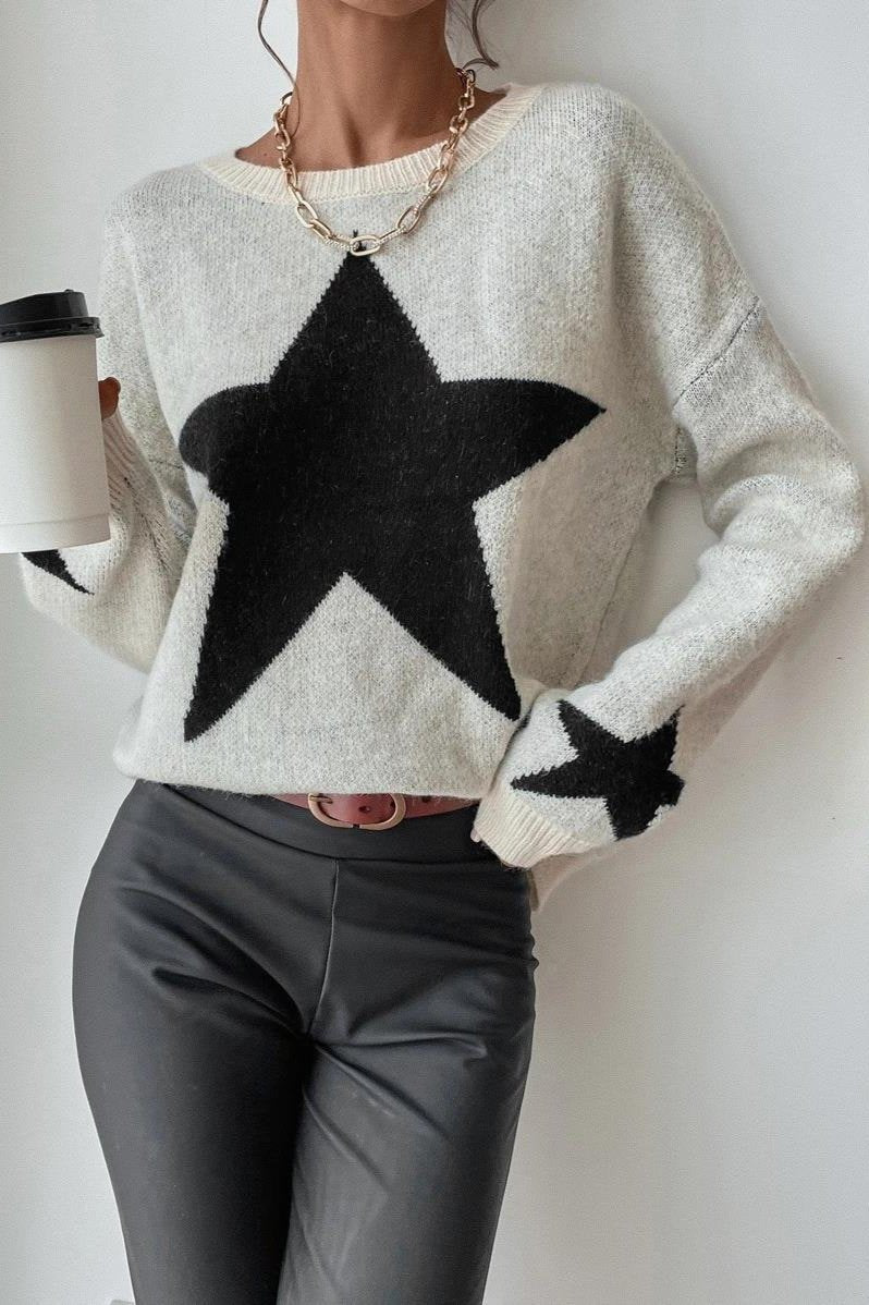 Long -sleeved women's sweater with star print for cool days