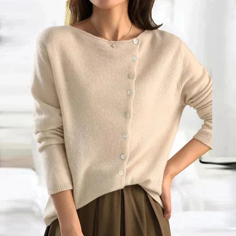 Iya | Chic Button Top