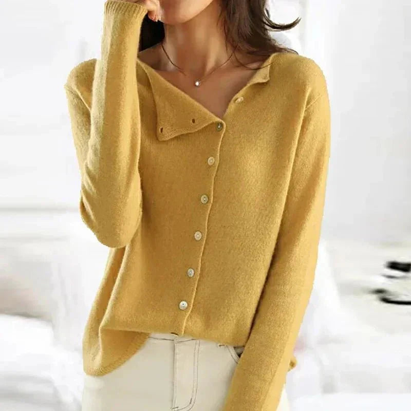Iya | Chic Button Top