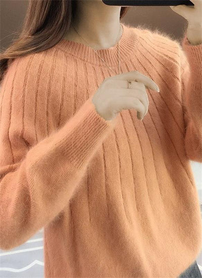 Fluffy knitting sweater made of acrylic fiber for women
