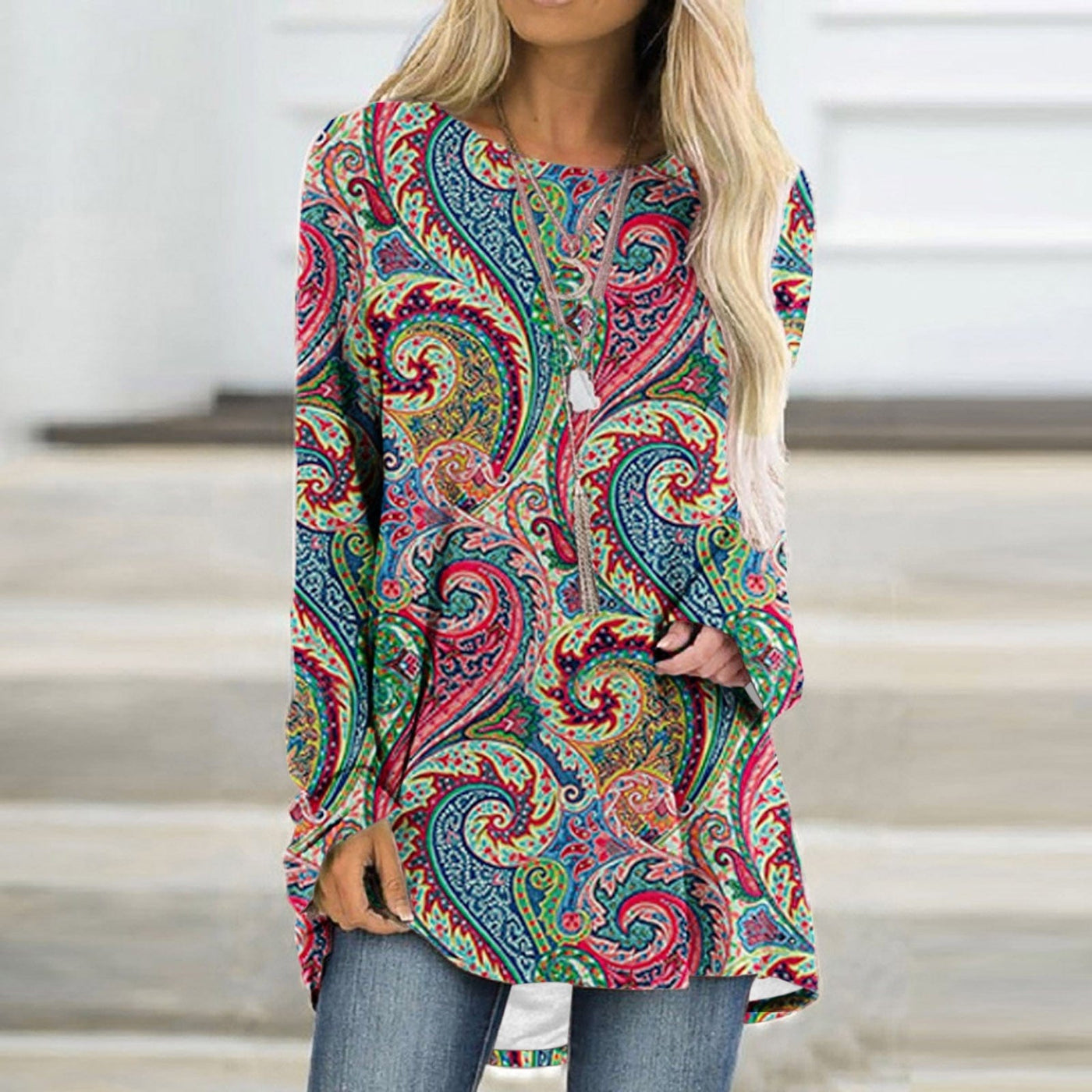 Elegant Mandala sweater: stylish & warm for autumn/winter