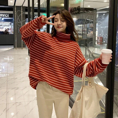 Sweater with a high collar and two -tone design for women
