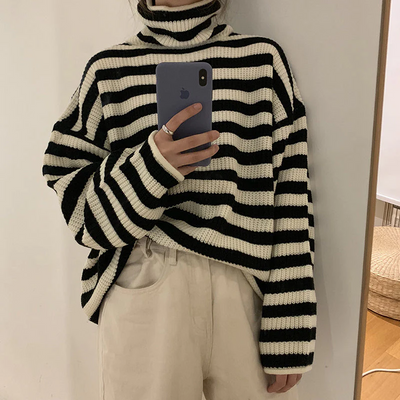 Sweater with a high collar and two -tone design for women