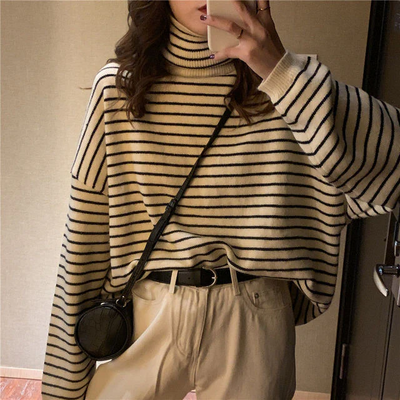 Sweater with a high collar and two -tone design for women