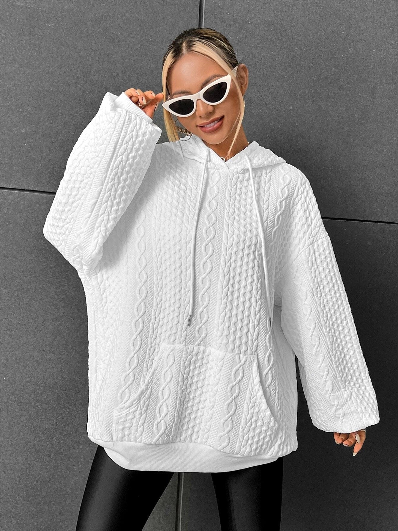 Ana Hoodie: stylish, warm hoodie for winter