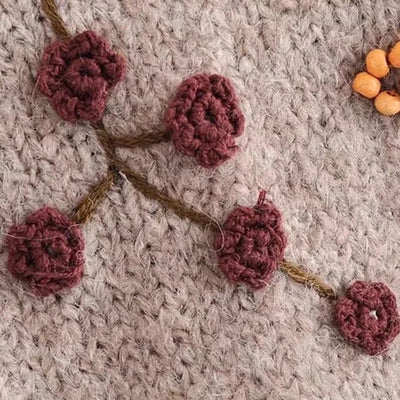Knitting sweaters with perlendails in brown for women - elegance and warmth