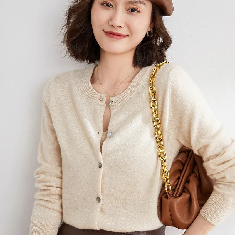 Knitted sweater with neckline