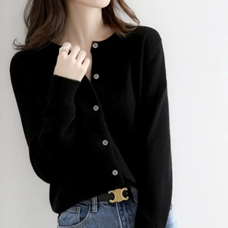 Knitted sweater with neckline