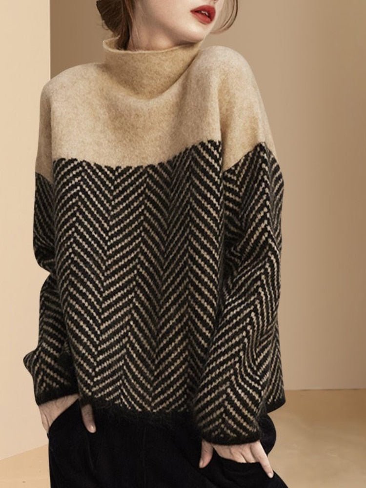 Cuddly sweater with turtleneck and knitting design for women