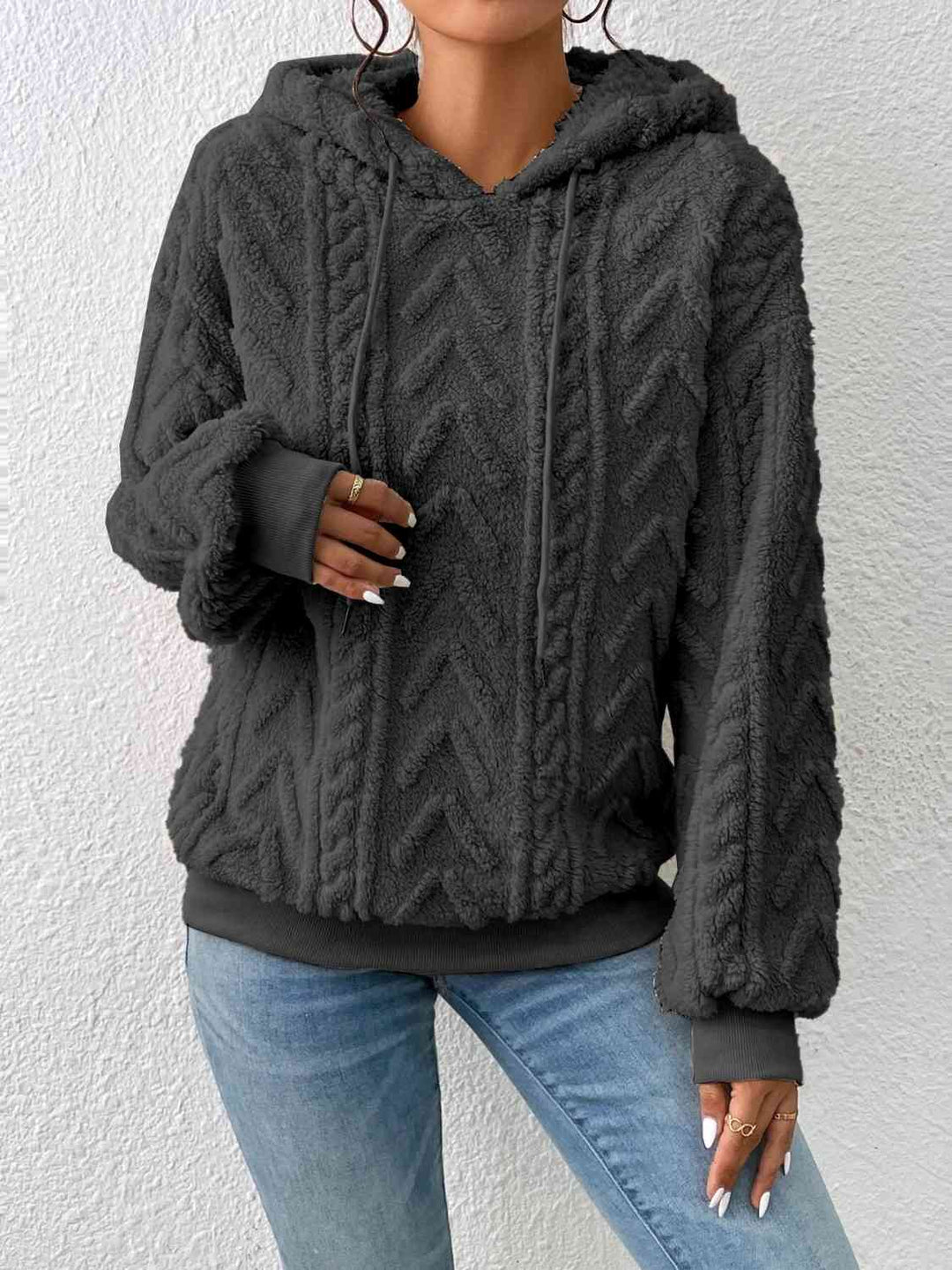 Sweaters with a cord and long arm in a two -tone design for women