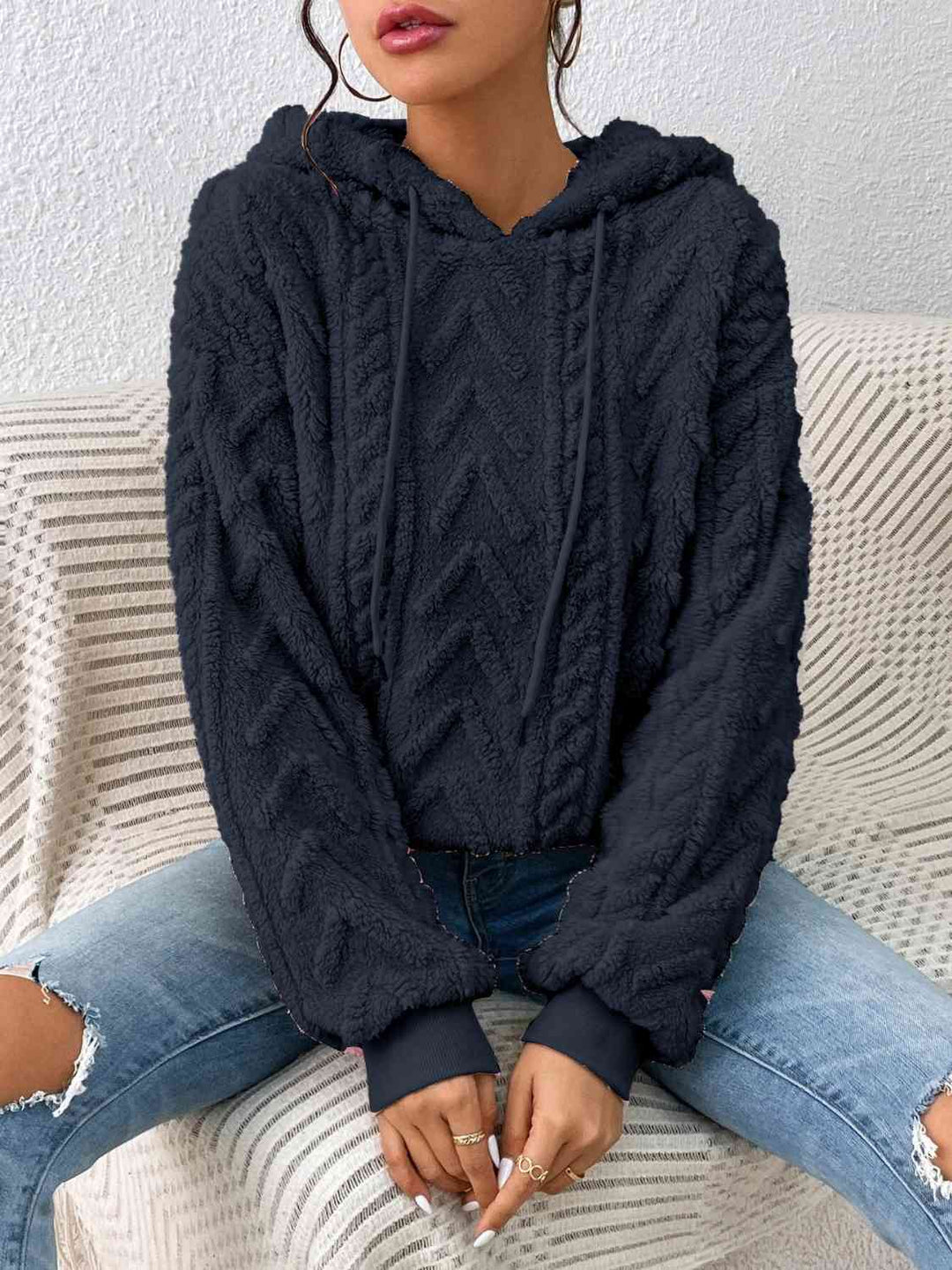 Sweaters with a cord and long arm in a two -tone design for women