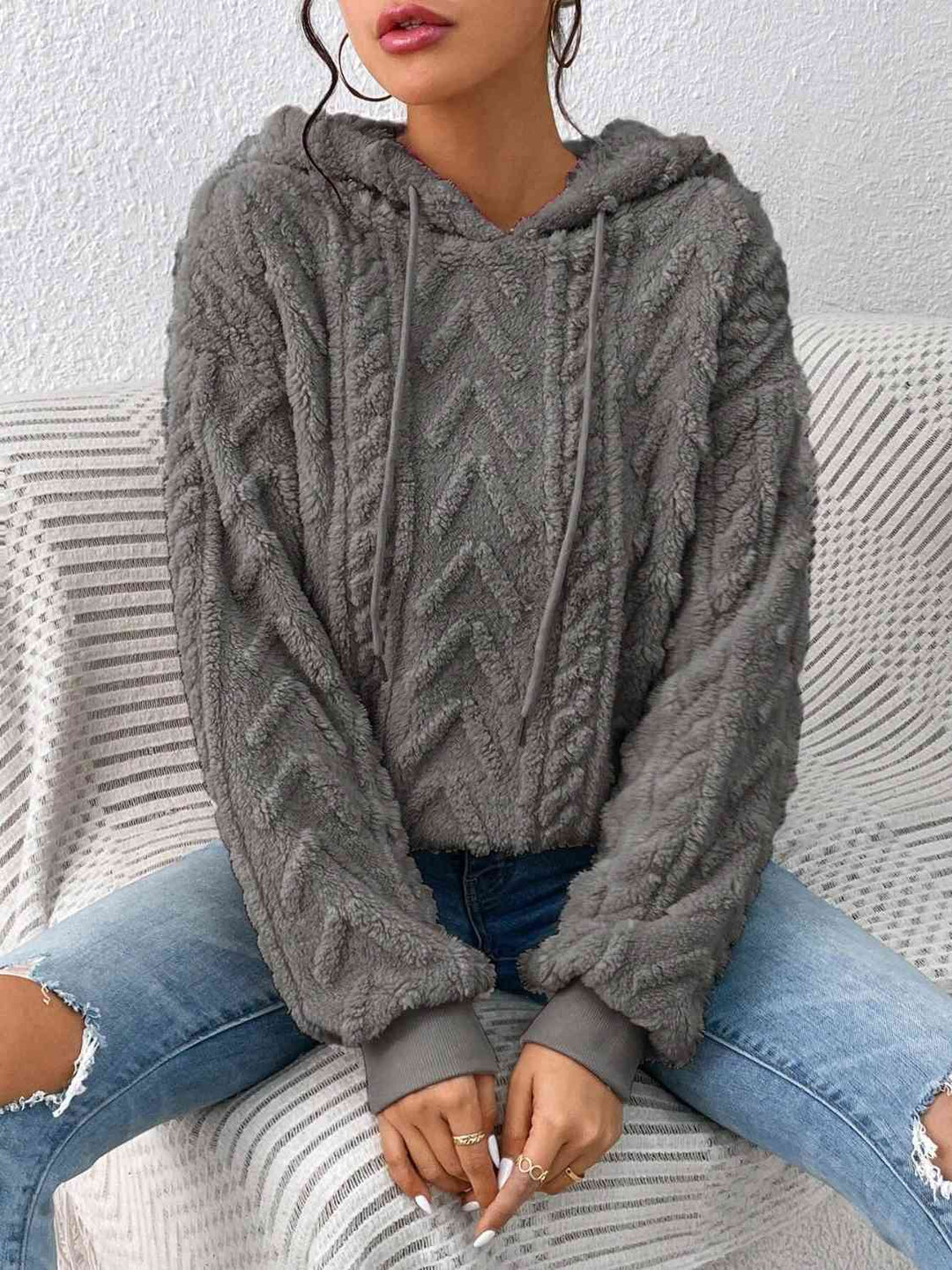 Sweaters with a cord and long arm in a two -tone design for women
