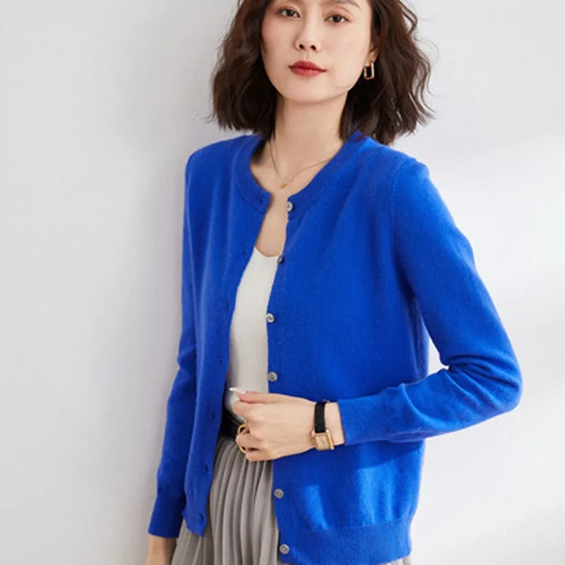 Knitted sweater with neckline