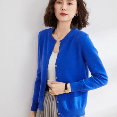Knitted sweater with neckline