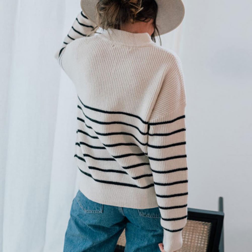 Sweater with zipper for women